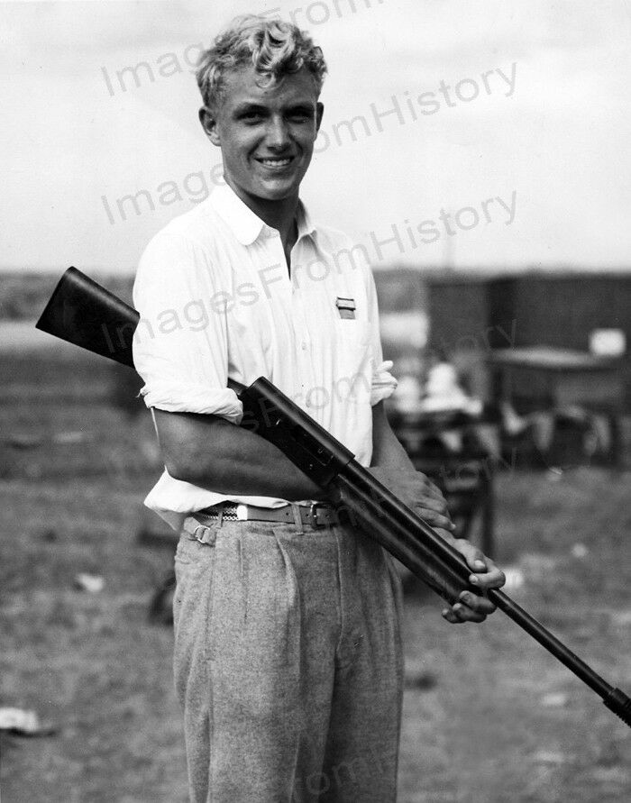 8x10 Print Robert Stack Candid Hunter With Rifle 1940's #rsaa