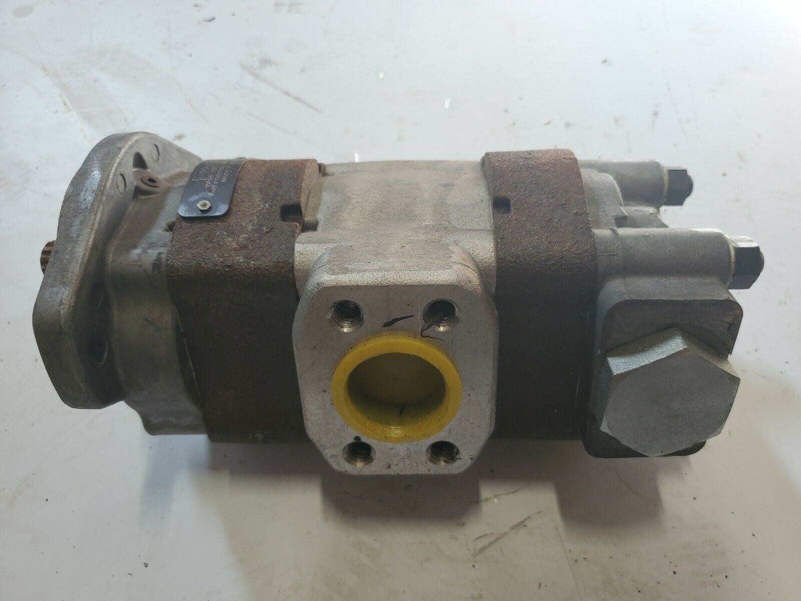 Parker Tp16-150-100 2n55  0265024 Tandem Gear Pump - Iron/aluminum - Nos
